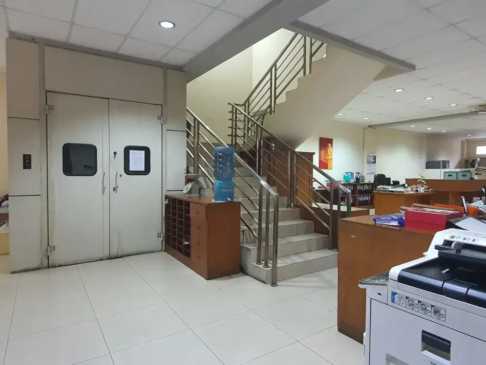 Jarang Ada Rumah Kantor Terawat Di Mainroad Supratman Bandung