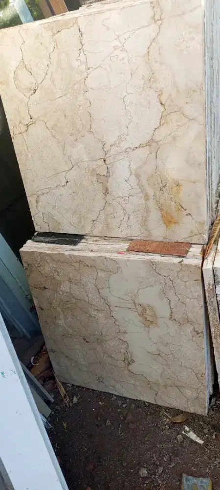 Marmer Tulungagung ukuran 50x50.