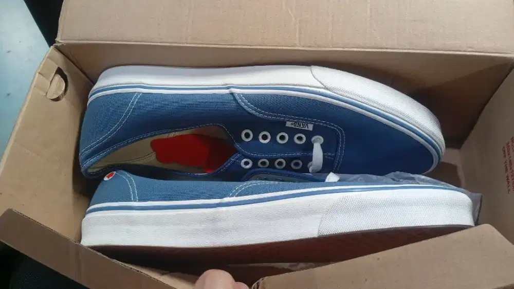 Dijual sepatu vans ukuran 12/43-44