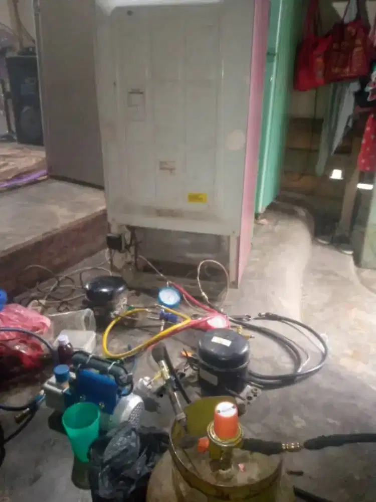 jasa servis ac kulkas frezer showcase mesin cuci dan bongkar pasang ac