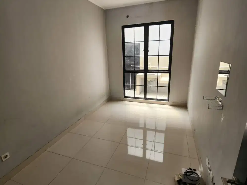 Hunian Asri Row Jalan Lebar Dekat Akses Tol di Cluster Hazel Pinewood Banjar Wijaya Tangerang