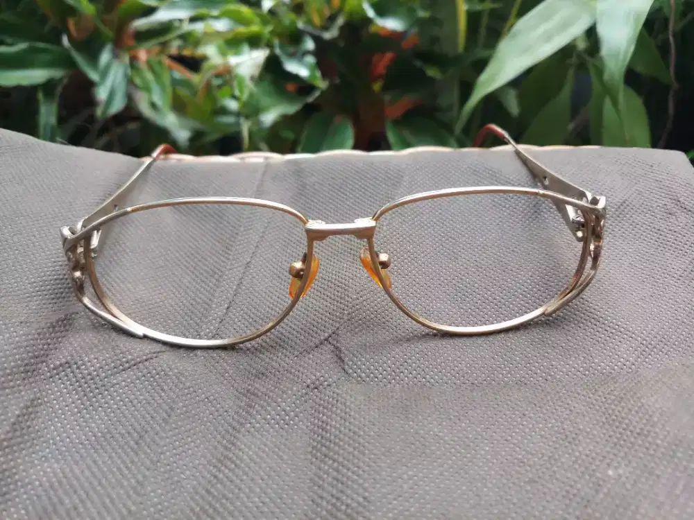 Frame kacamata wanita jadul