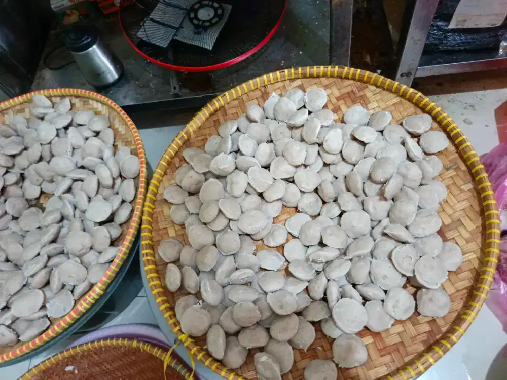 Di cari kasir wanita dan ceker laki2