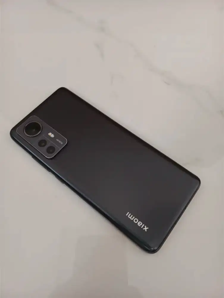 Xiaomi 12 hitam 256 GB / 8 GB (nego)