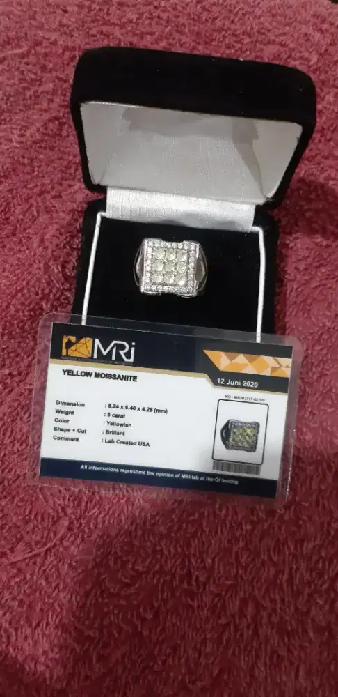 Yellow Moissanite Diamond 5 Carat + Memo MRI