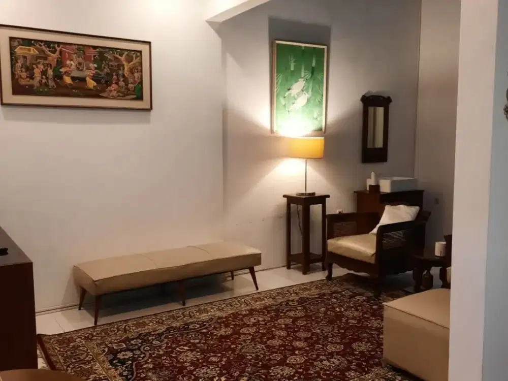 Rumah 2 Lantai Nyaman Asri Siap Huni di Antapani Akses Jalan Besar