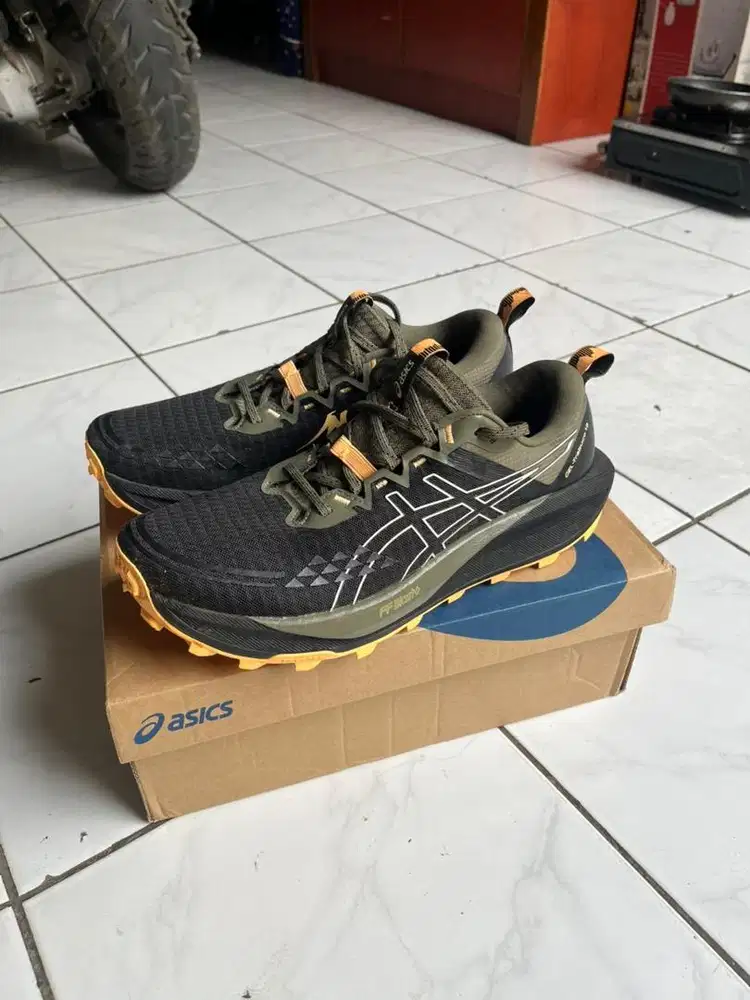 Asics Trabuco 13 Like New
