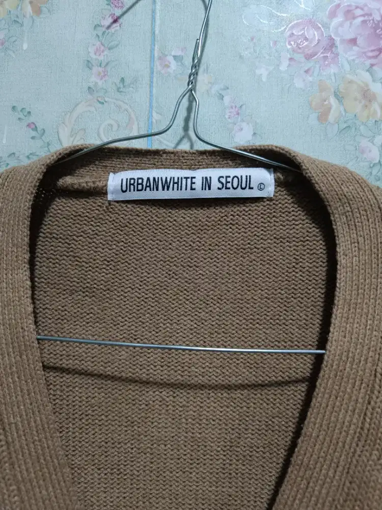 Cardigan urban white in suoul krem/coksu