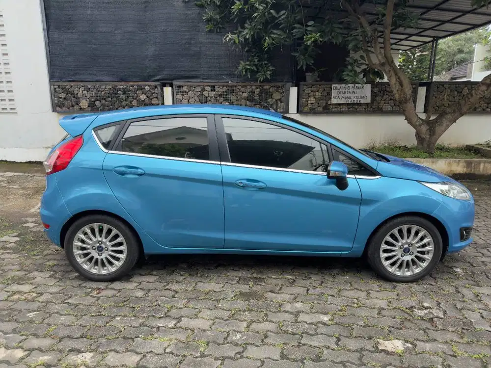 Ford Fiesta Biru 2014