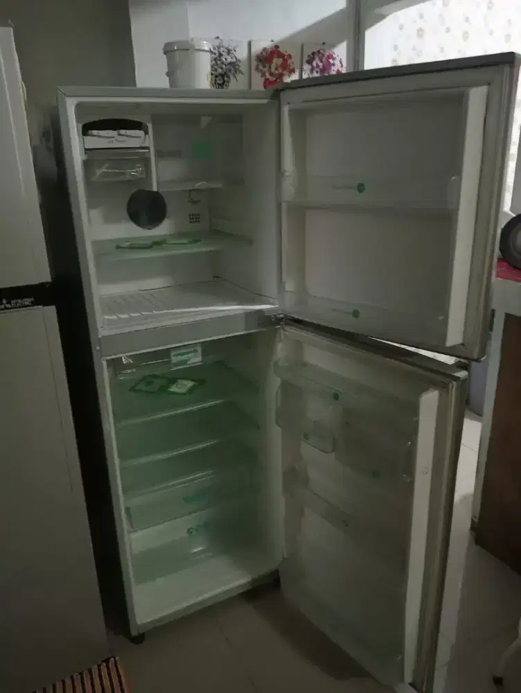 Kulkas murah, mulus,normal.