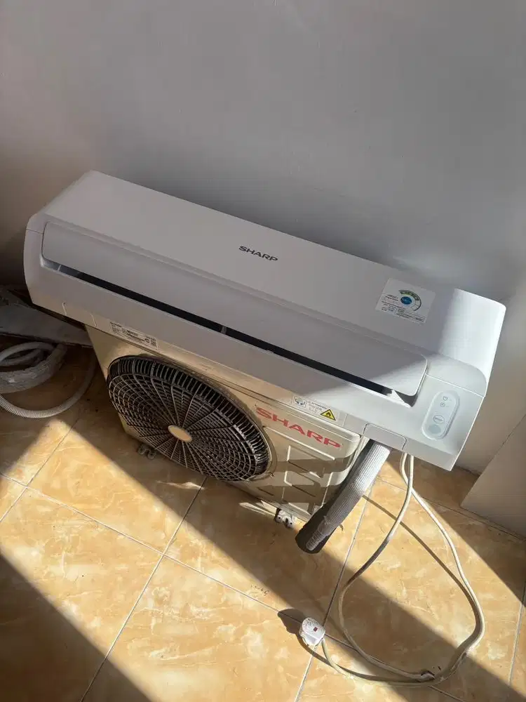 AC 1/2 PK Sharp + Outdoor Kondisi Mulus dan Dingi