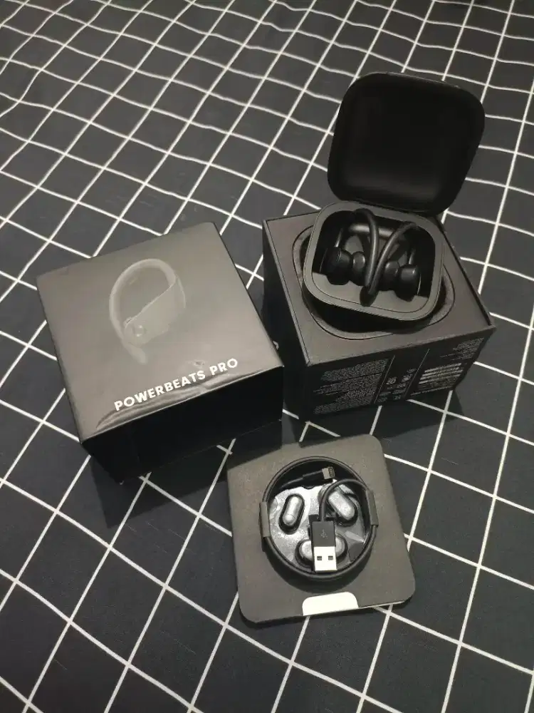 powerbeats pro headphone