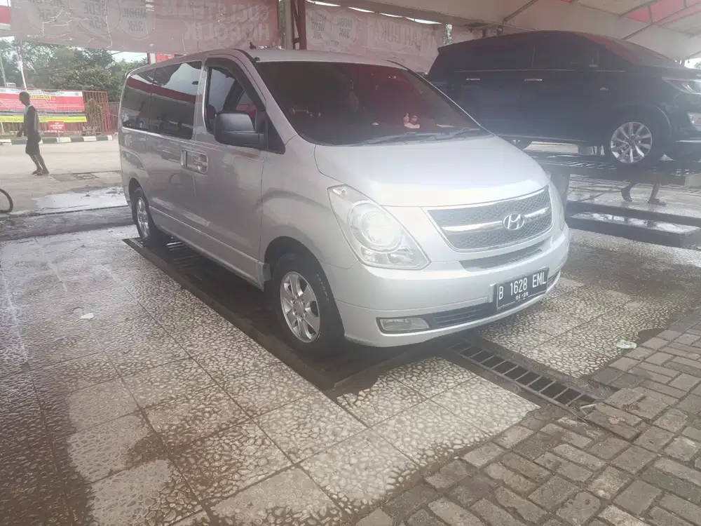 Hyundai H-1 2011 Bensin