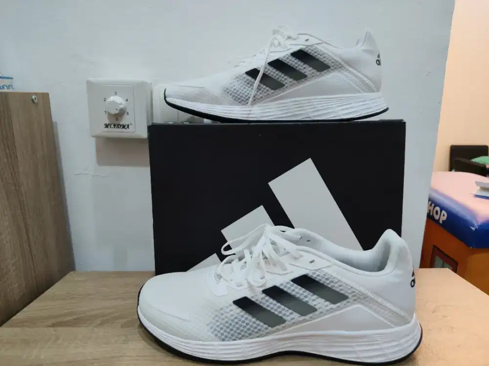 Adidas Duramo SL White Grey Sz 44 Like New