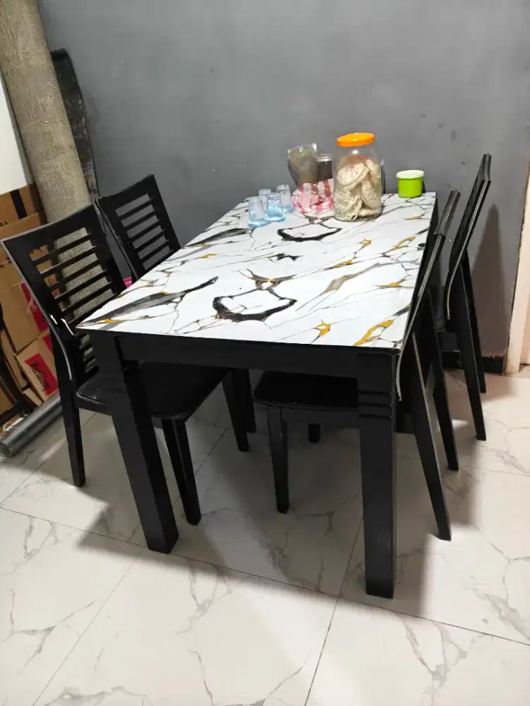 Meja makan 1 + kursi 4