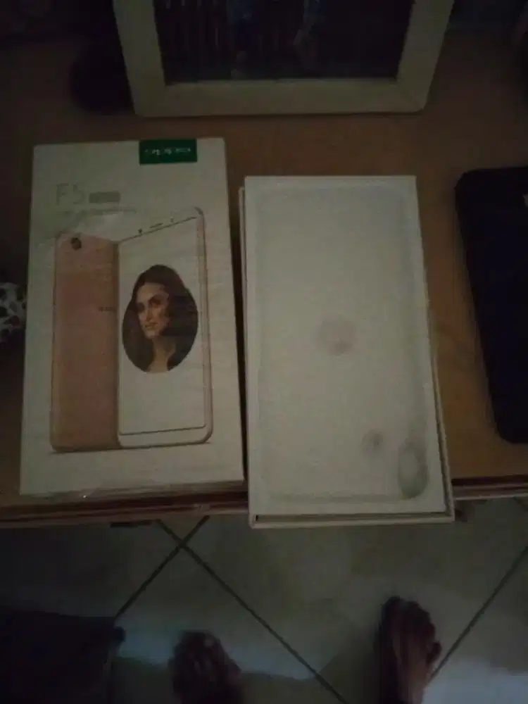 Di jual cepat hanya dus nya aja oppo  F5