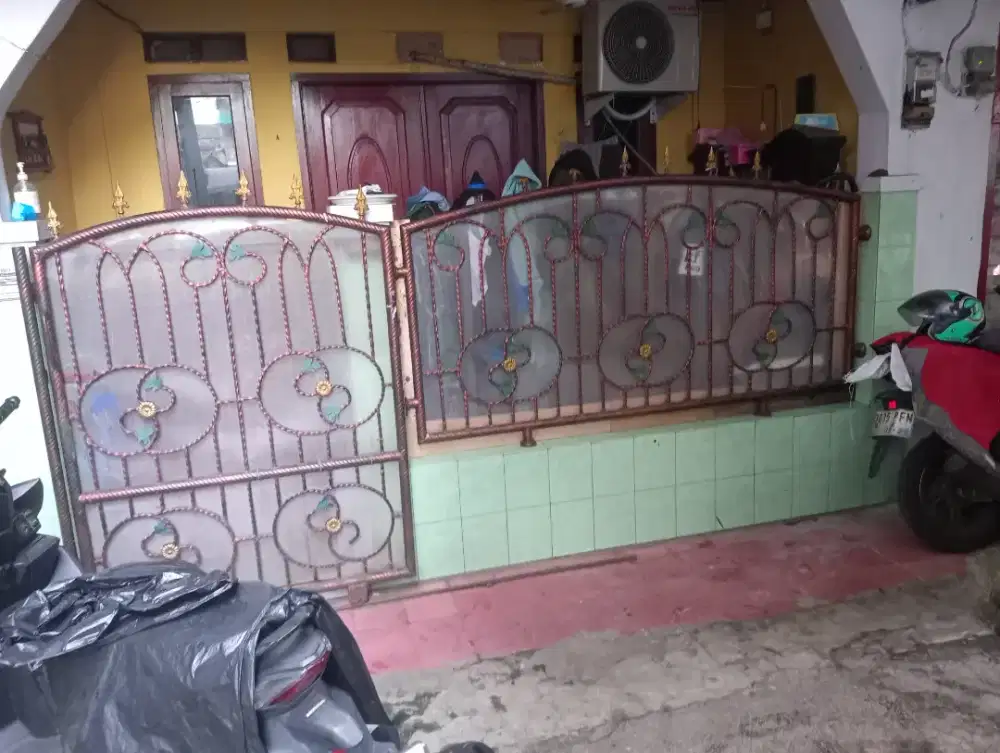 Pagar besi dan pintu