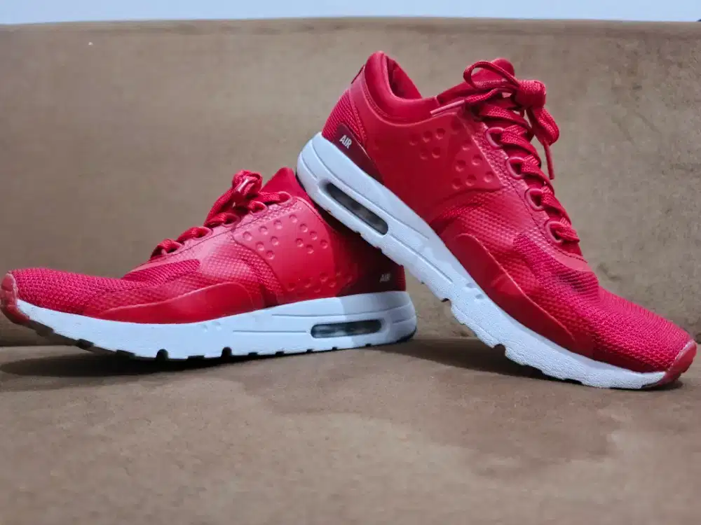 Sepatu Nike Merah