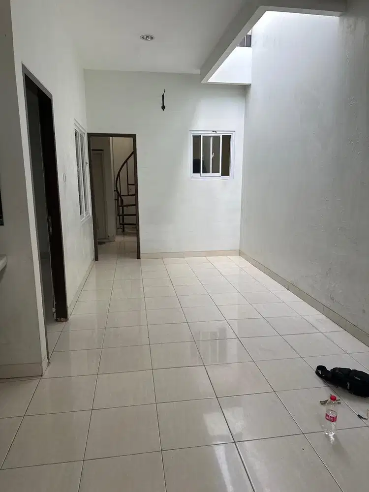 SEWA Tahunan Rumah Karang Tengah Tangerang Kota