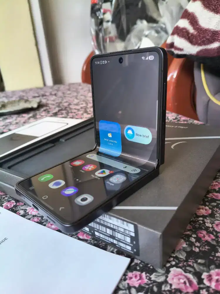 Samsung Galaxy Z FLIP 7 JETBLACK 12/256GB Fulset Original Garansi SEIN