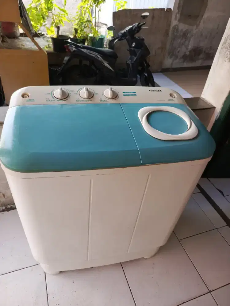 Mesin cuci merek TOSHIBA 8K di jamin normal tinggal pake bosku