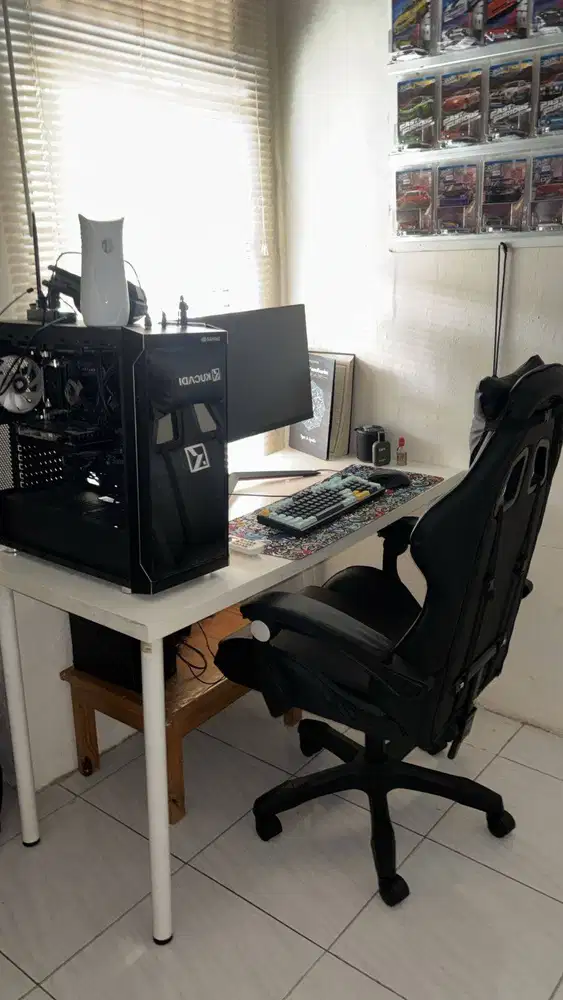 Komputer 1 set pc and monitor keyboard mouse dan kursi