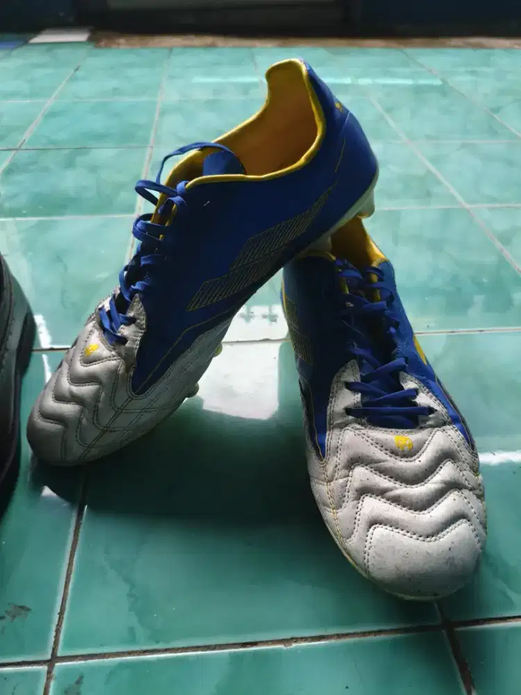 Sepatu bola Mills size 45 29 cm