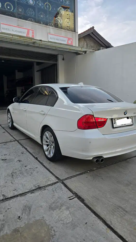 BMW 325i 2010 Bensin, kaki-kaki baru peremajaan, siap pakai harian