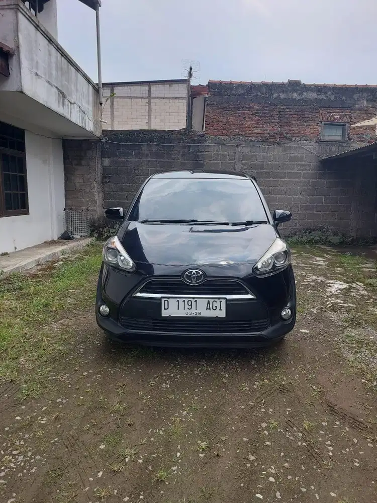 Toyota sienta G 2018 At nik 2017 Hitam matic low km antik terawat
