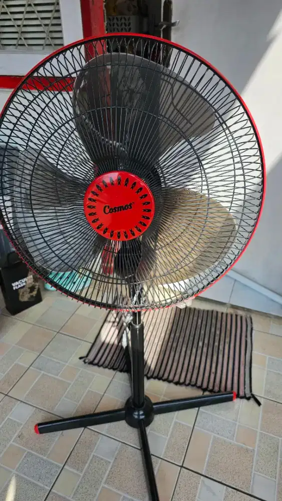 Kipas angin merek COSMOS 16 XDC