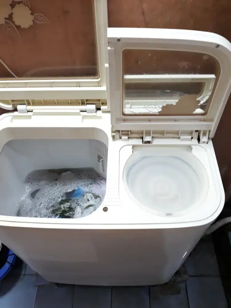 Mesin cuci 2 tabung Akari 8kg