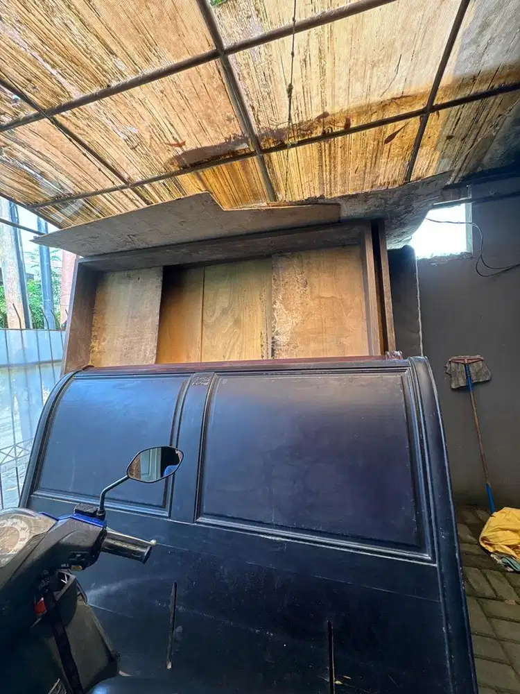 Dipan bekas king koil nego