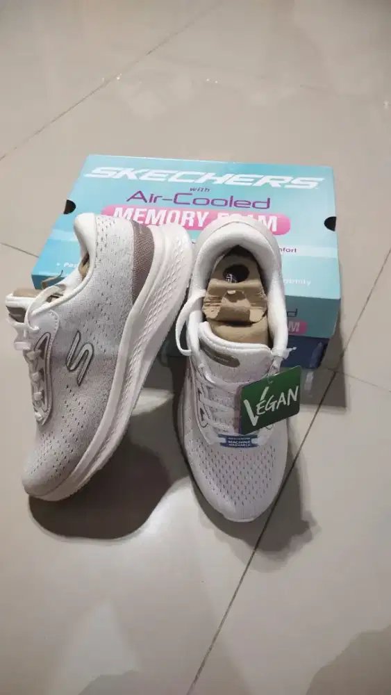 Dijual sepatu sketchers women size 36