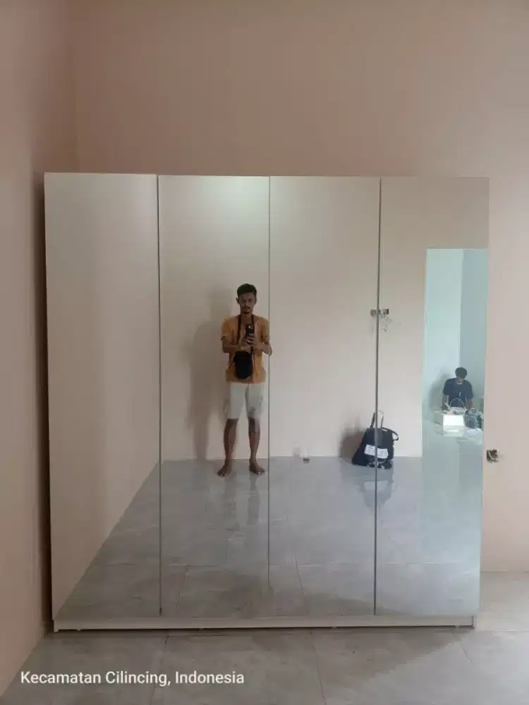 Lemari pakaian minimalis cermin & Plat