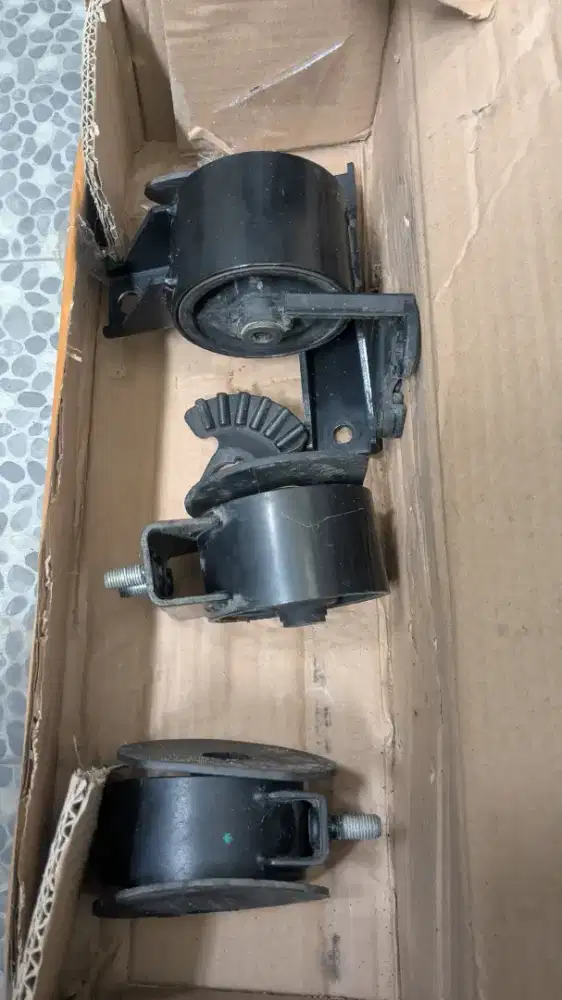 Engine mounting SX4