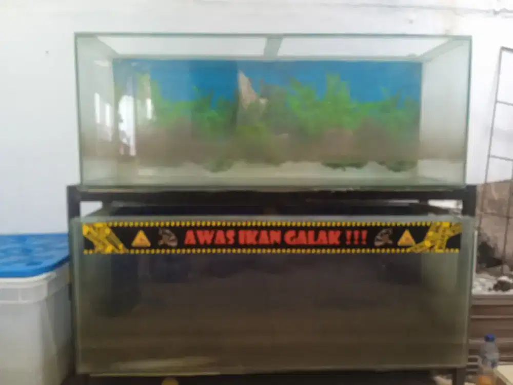 Di jual Aquarium 1 Sheet berikut rak besi holo