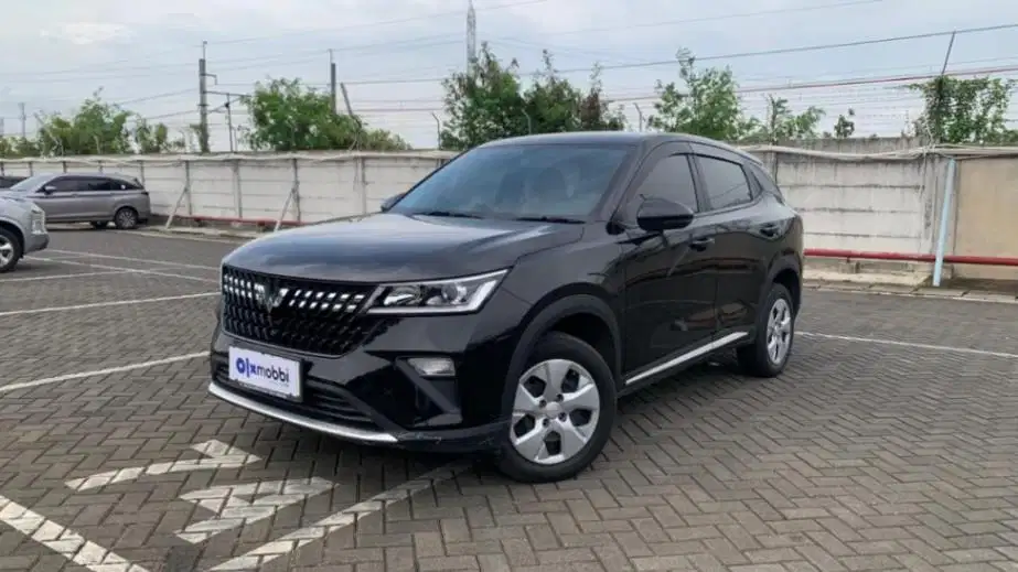 Wuling Alvez 1.5 SE Bensin-MT 2023 Hitam