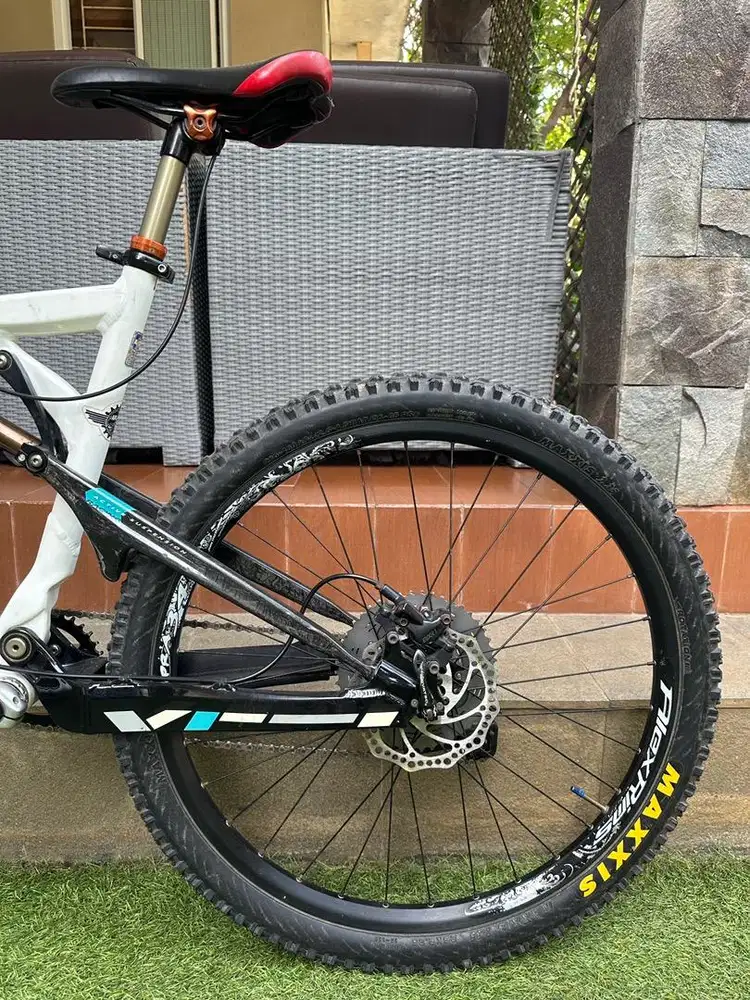 Sepeda Downhill Yeti
