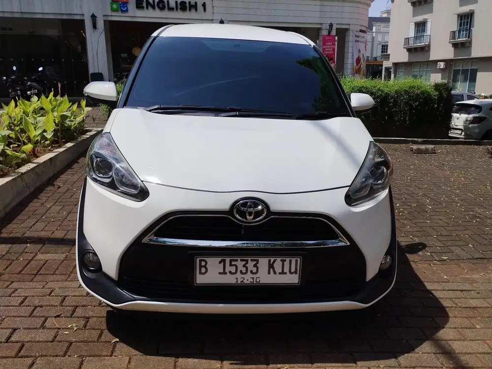 Toyota Sienta V at 2016