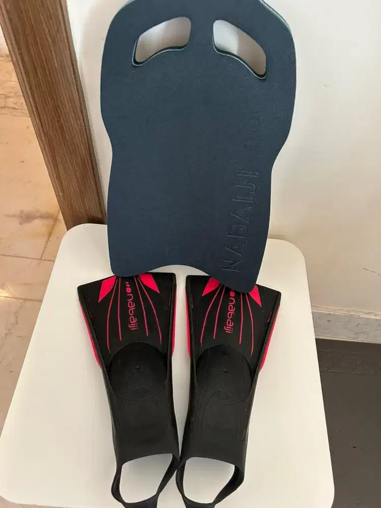 Swimming kit dan sepatu