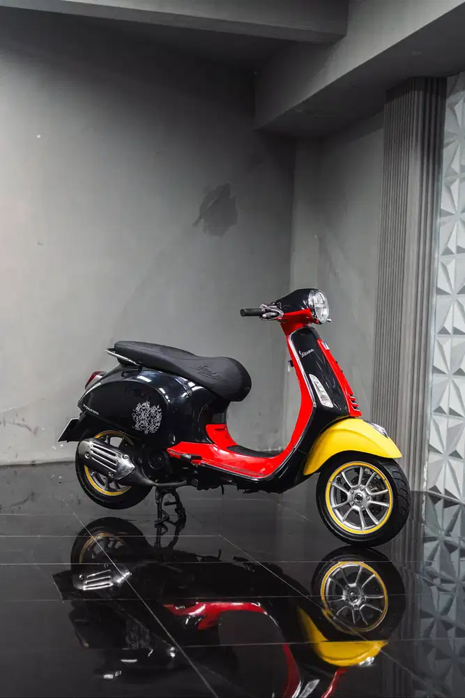 Piaggio Vespa x Disney Mickey Mouse 2023
