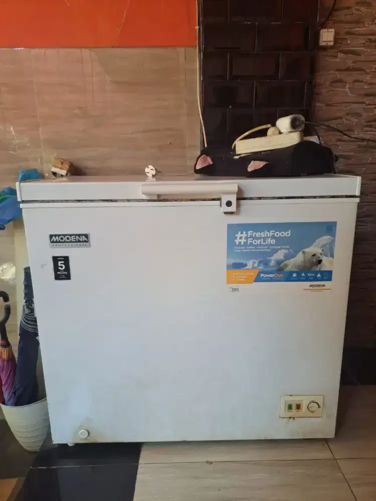 Dijual freezer box Modena kapasitas 300 liter