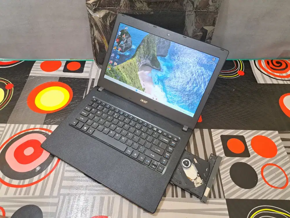 Jual BU laptop desaind dan game core i3 gen 6 VGA NVIDIA ssd 128 gb