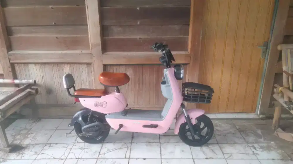 Di jual sepeda listrik lengkap mulus,mins aki/batre nya aja gak ada