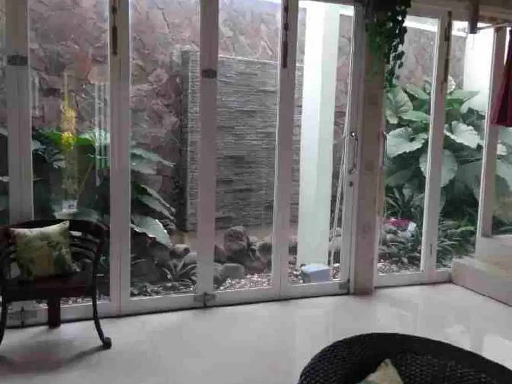 Rumah Mewah Bagus 4 kamar lengkap perabot ada kamar mandi dalam Lowokwaru Malang