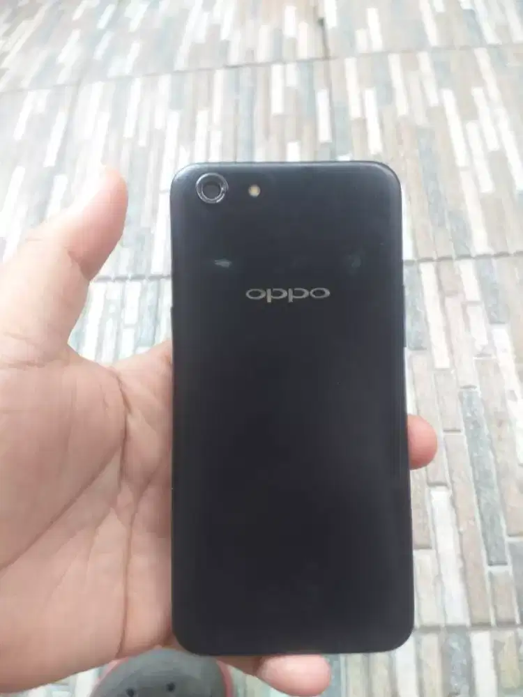 Oppo A 83 batangan