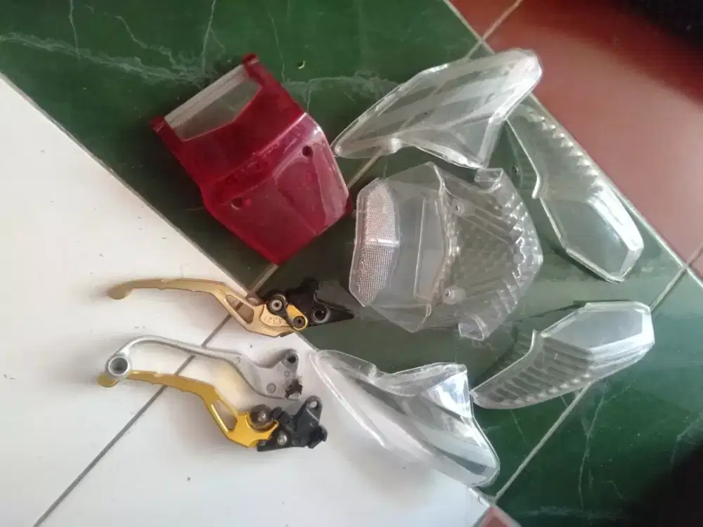 Tutup lampu dan sein beat 214
