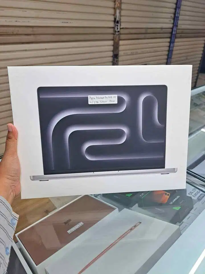 Macbook Pro M4 14 Inch 16/1TB SSD Silver New Segel Garansi Resmi IBox