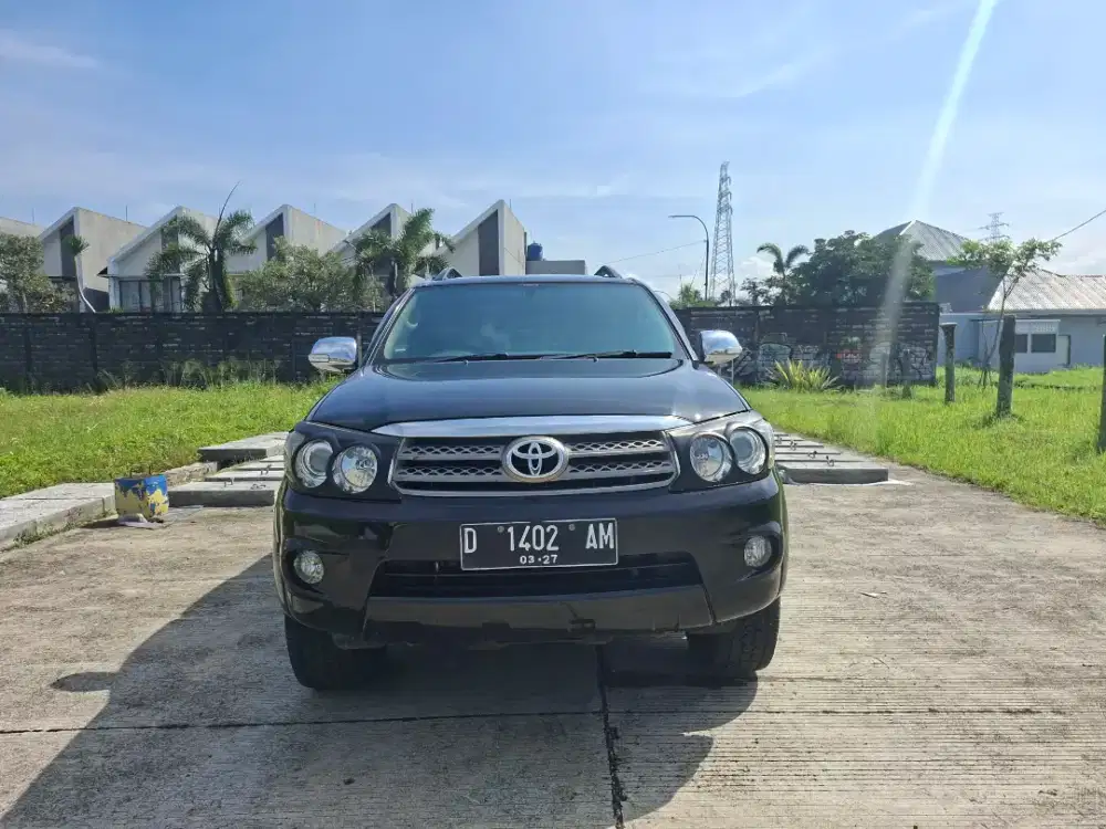 Toyota Fortuner G 2,7 Bensin AT 2011
