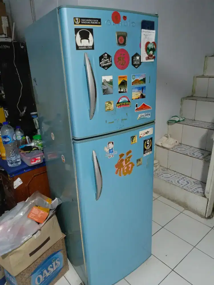 Dijual kulkas bekas glacio